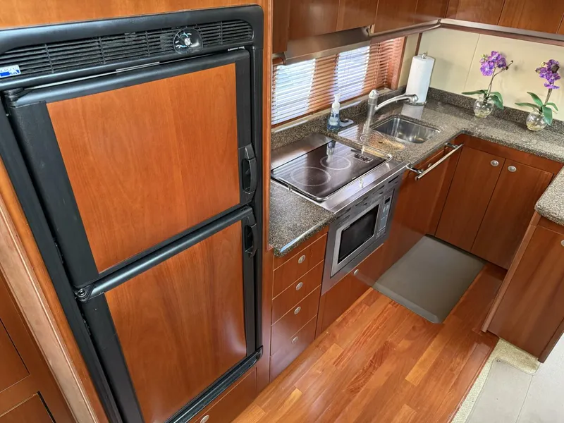 Slide: The Image of Sea Ray 48 Sundancer 2006 - 48
