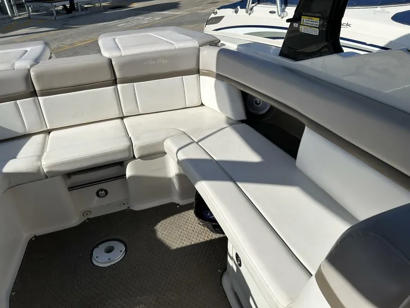 Slide: The Image of Sea Ray 270 SLX 2013 - 15
