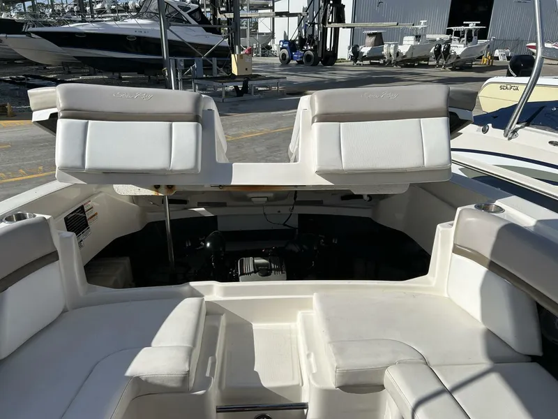 Slide: The Image of Sea Ray 270 SLX 2013 - 16