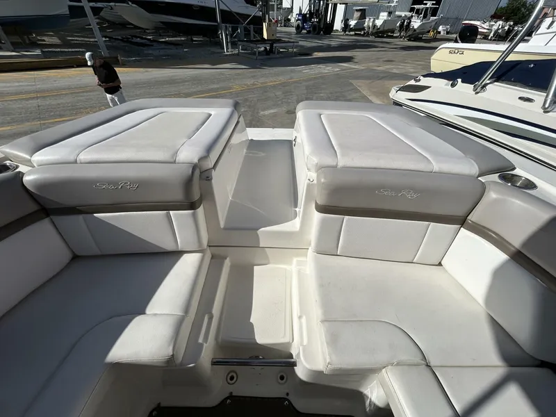 Slide: The Image of Sea Ray 270 SLX 2013 - 17