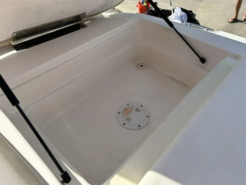Slide: The Image of Sea Ray 270 SLX 2013 - 18