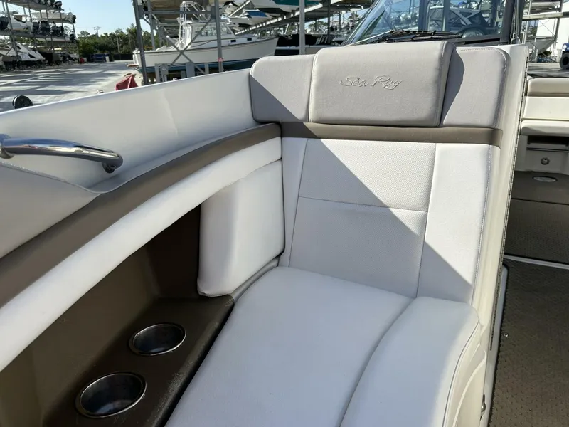 Slide: The Image of Sea Ray 270 SLX 2013 - 23