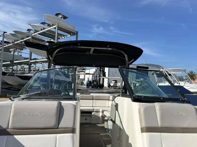 Slide: The Image of Sea Ray 270 SLX 2013 - 29