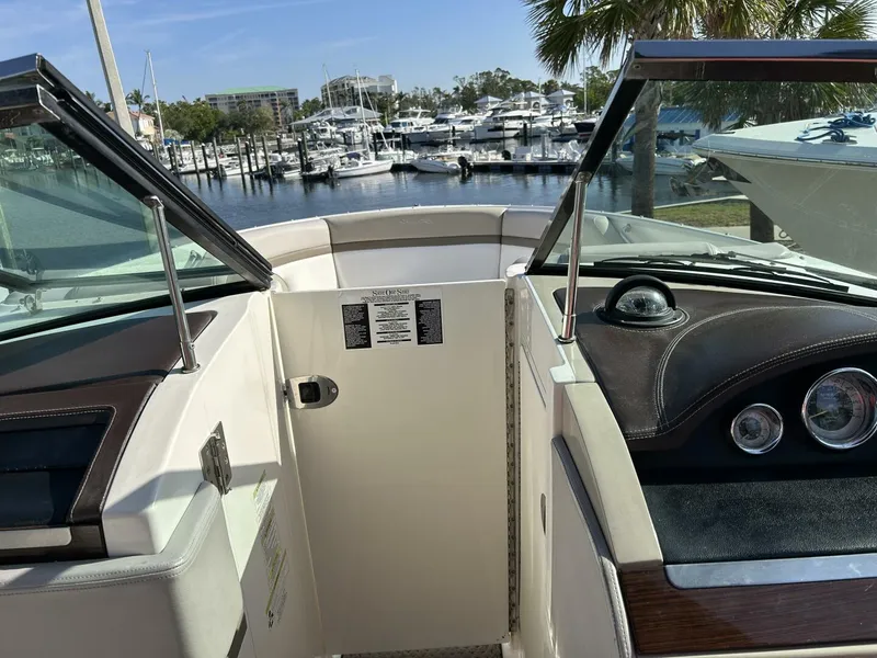 Slide: The Image of Sea Ray 270 SLX 2013 - 31