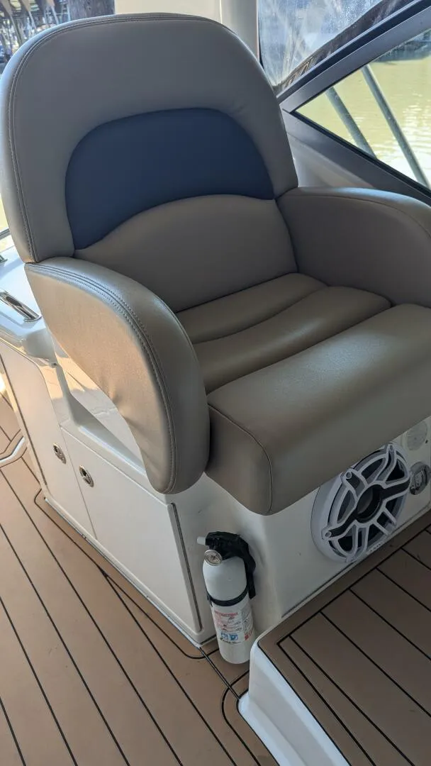 Slide: The Image of Sea Ray 340 Sundancer 2004 - 12