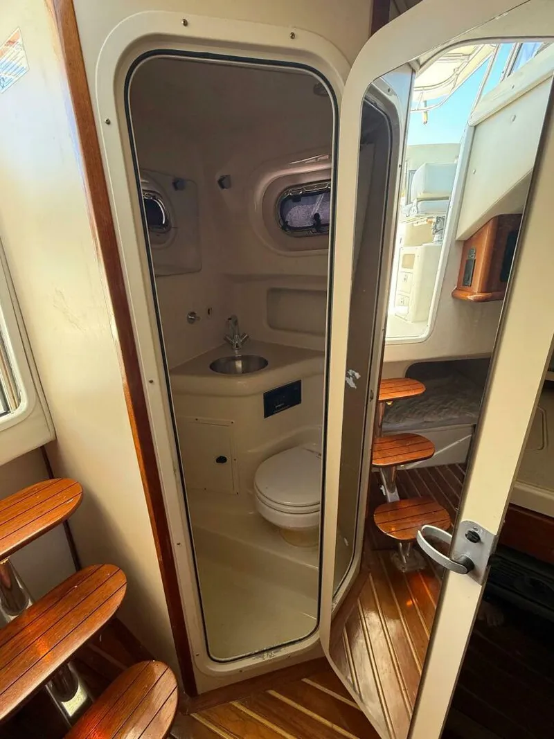 Slide: The Image of Pursuit OS 335 Offshore 2007 - 10