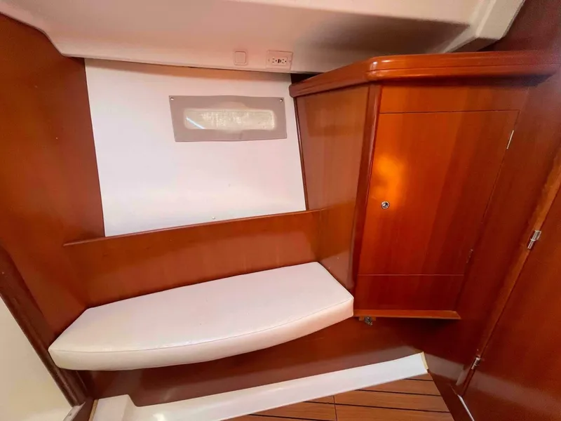 Slide: The Image of Beneteau 393 2006 - 15