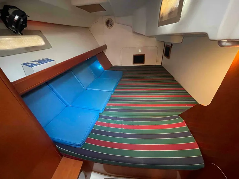 Slide: The Image of Beneteau 393 2006 - 6