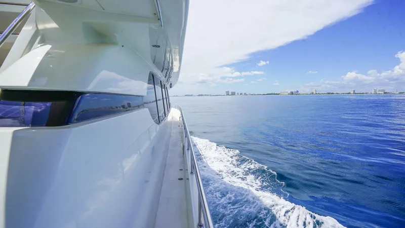 Slide: The Image of Motor Yacht 82MY 2001 - 10