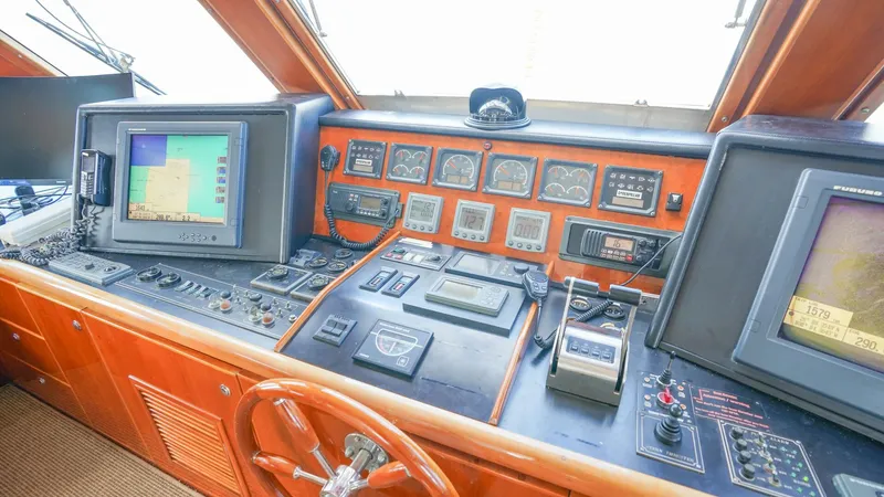Slide: The Image of Motor Yacht 82MY 2001 - 24