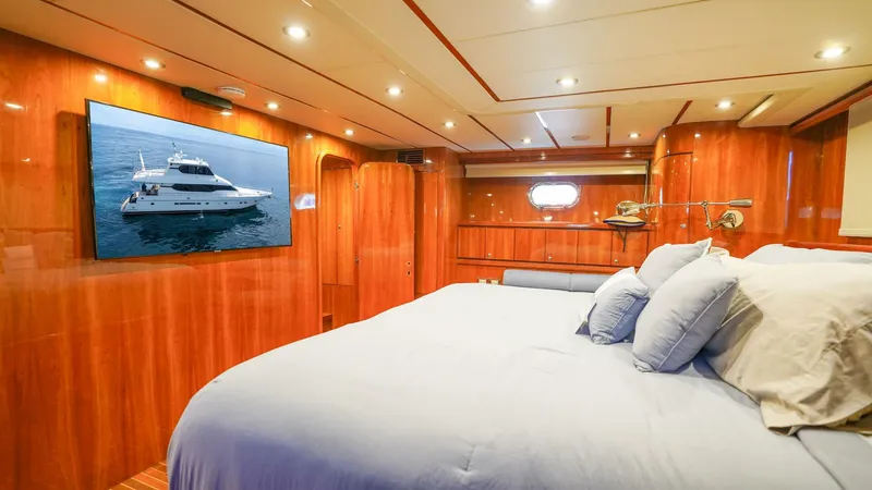Slide: The Image of Motor Yacht 82MY 2001 - 28