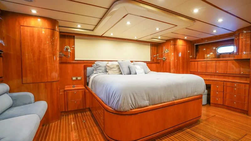 Slide: The Image of Motor Yacht 82MY 2001 - 30