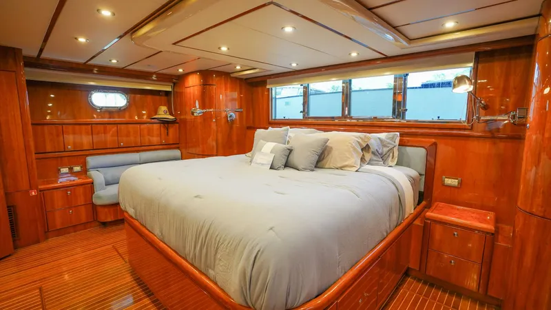 Slide: The Image of Motor Yacht 82MY 2001 - 31