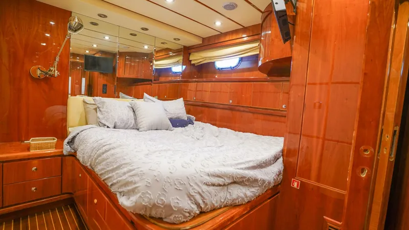 Slide: The Image of Motor Yacht 82MY 2001 - 36