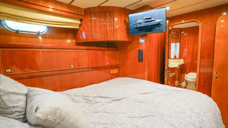 Slide: The Image of Motor Yacht 82MY 2001 - 37