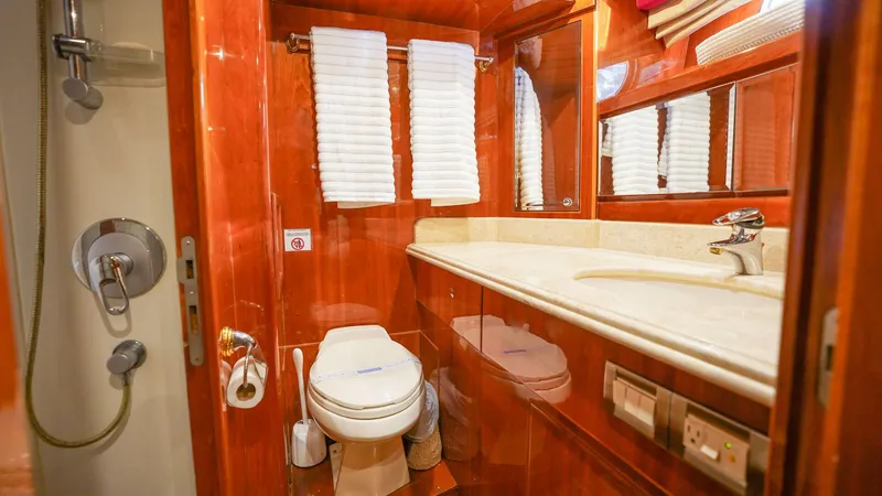 Slide: The Image of Motor Yacht 82MY 2001 - 39