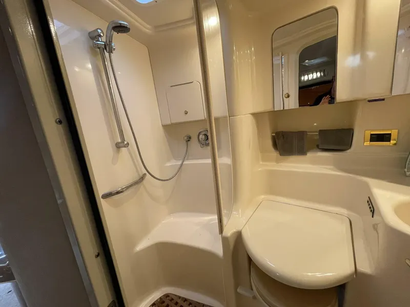 Slide: The Image of Sea Ray 380 Sundancer 2000 - 17