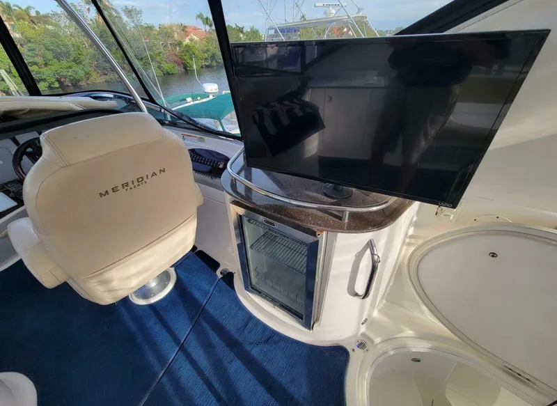 Slide: The Image of Meridian 441 Sedan 2011 - 6