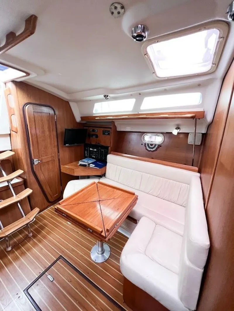 Slide: The Image of Catalina 350 MK II 2007 - 11