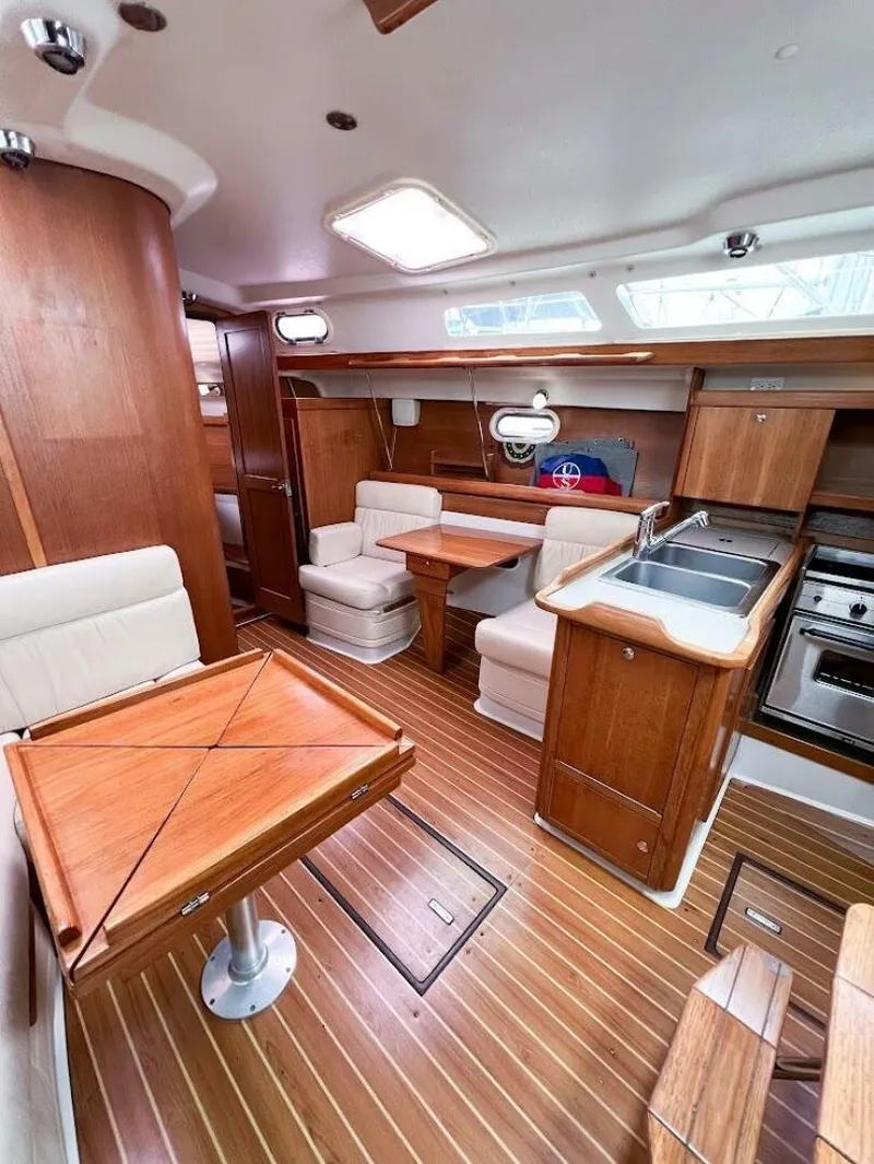 Slide: The Image of Catalina 350 MK II 2007 - 14