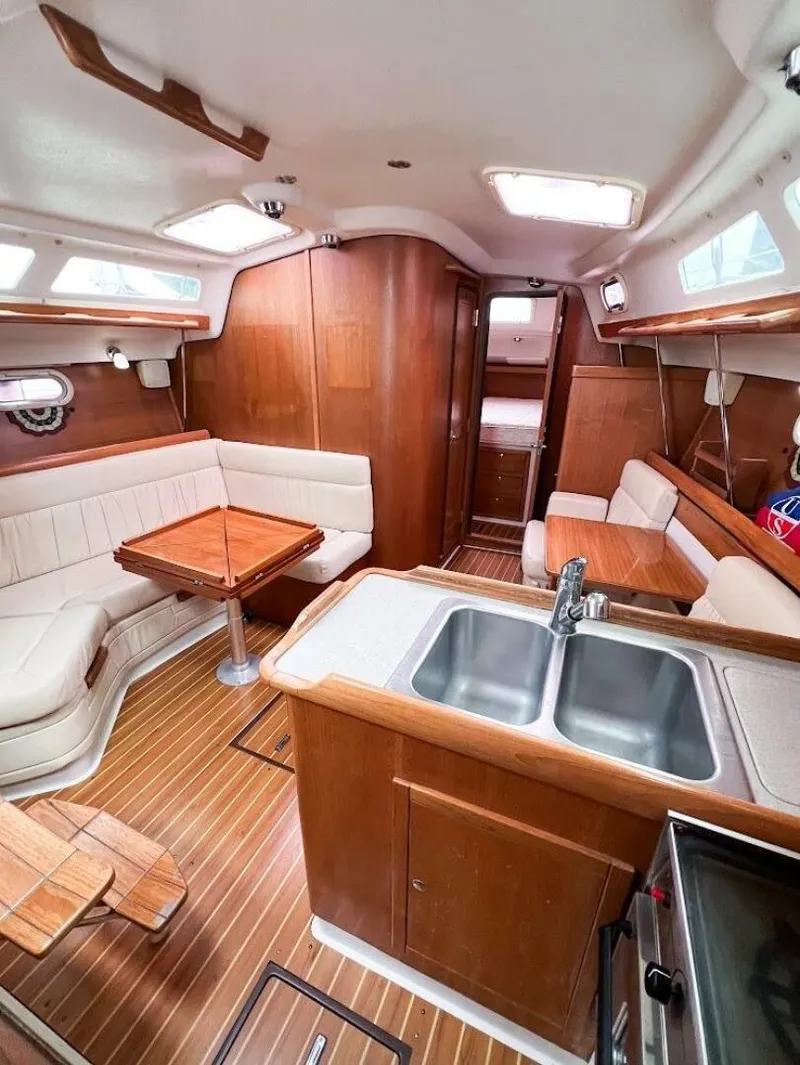 Slide: The Image of Catalina 350 MK II 2007 - 17