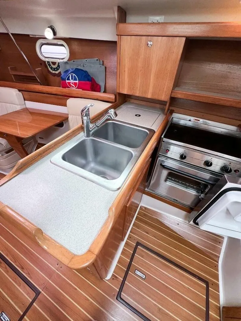 Slide: The Image of Catalina 350 MK II 2007 - 19