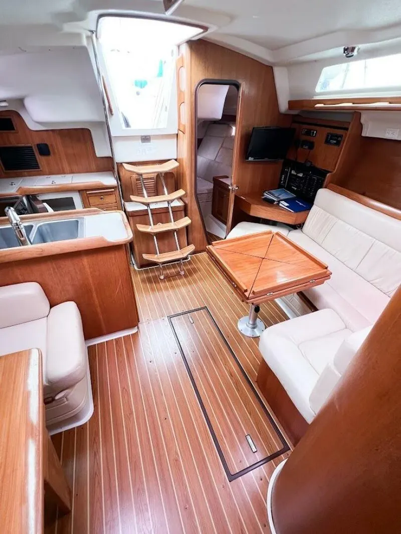 Slide: The Image of Catalina 350 MK II 2007 - 8