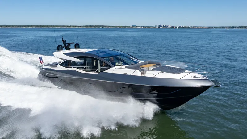 The Image of Sunseeker Predator 2020 - 0