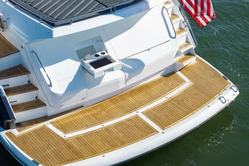 Slide: The Image of Sunseeker Predator 2020 - 11