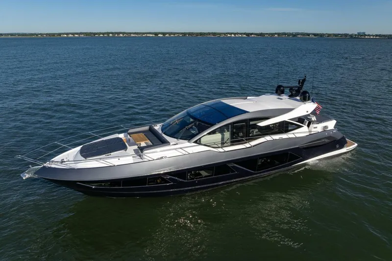 Slide: The Image of Sunseeker Predator 2020 - 3