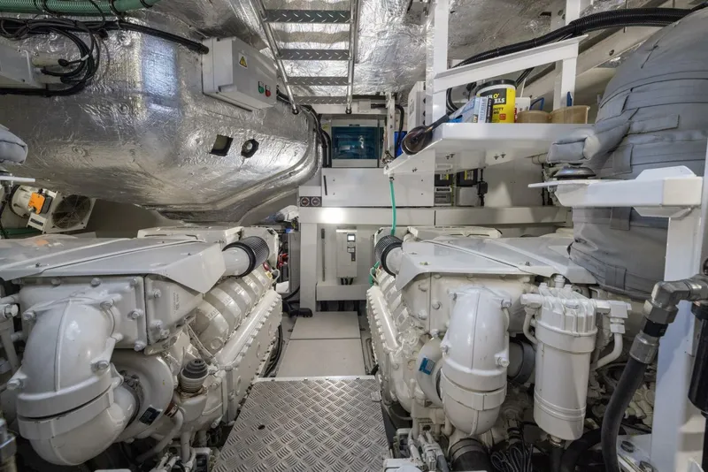 Slide: The Image of Sunseeker Predator 2020 - 31