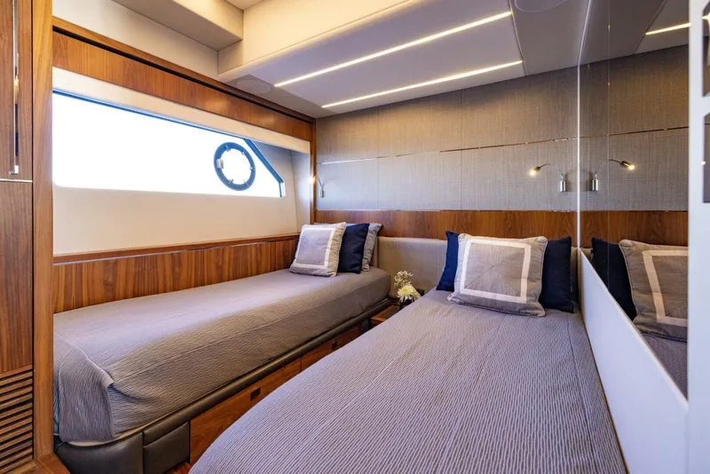 Slide: The Image of Sunseeker Predator 2020 - 36