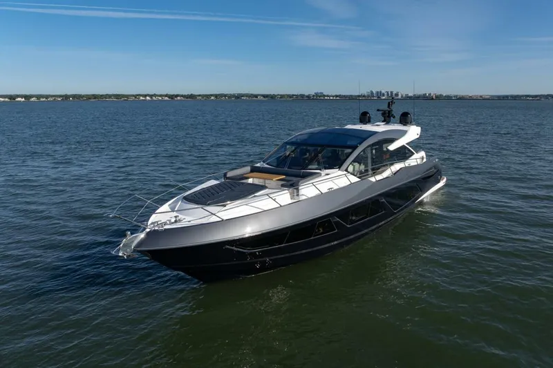 Slide: The Image of Sunseeker Predator 2020 - 4