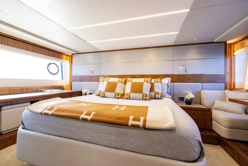 Slide: The Image of Sunseeker Predator 2020 - 40