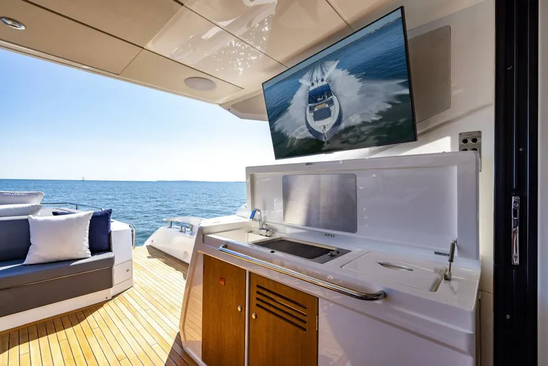 Slide: The Image of Sunseeker Predator 2020 - 64