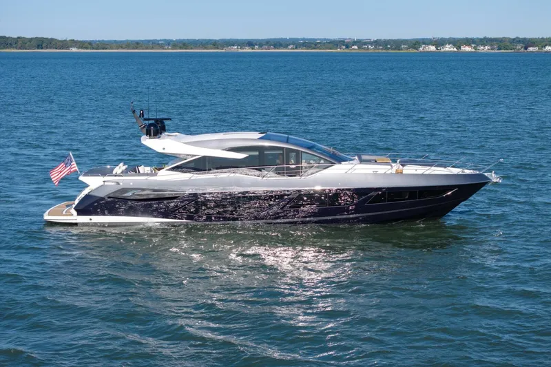 Slide: The Image of Sunseeker Predator 2020 - 9