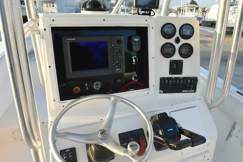 Slide: The Image of Regulator Marine 24 fs 2005 - 16