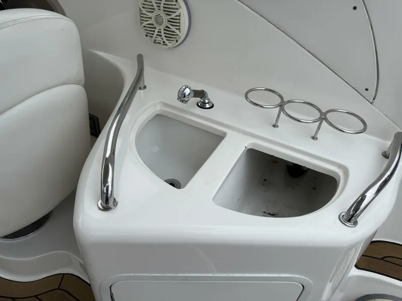 Slide: The Image of Sea Ray 280 Sundancer 2002 - 24