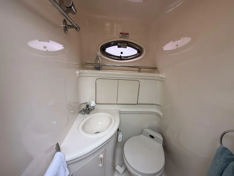 Slide: The Image of Sea Ray 280 Sundancer 2002 - 35