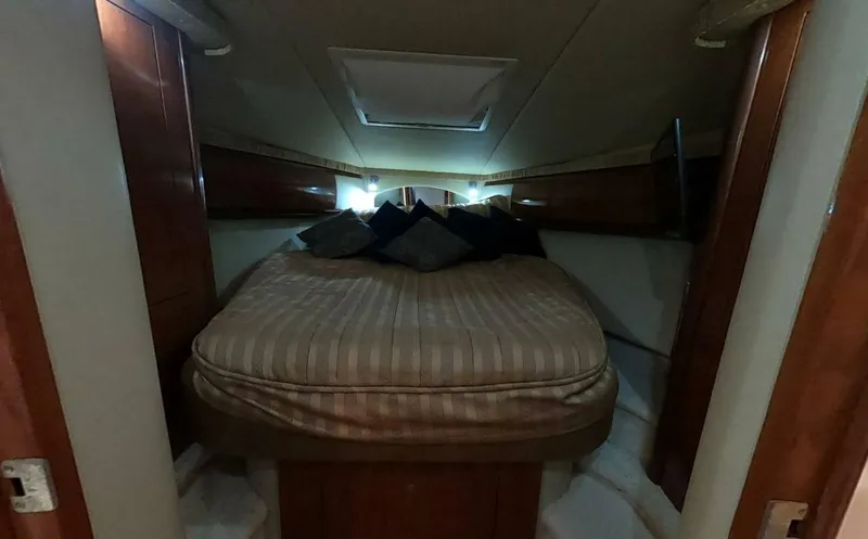 Slide: The Image of Sea Ray 44 Sundancer 2006 - 12