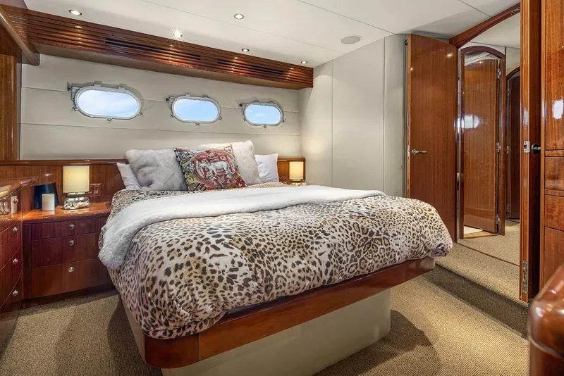 Slide: The Image of Hatteras Cockpit Motoryacht 2001 - 10