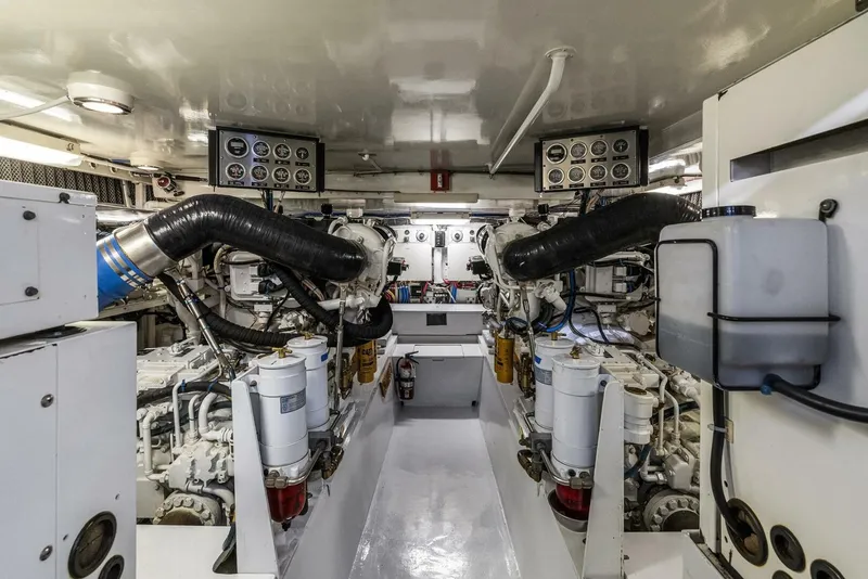 Slide: The Image of Hatteras Cockpit Motoryacht 2001 - 24