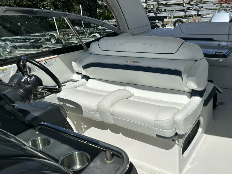 Slide: The Image of Formula 350 Crossover Bowrider OB 2021 - 12