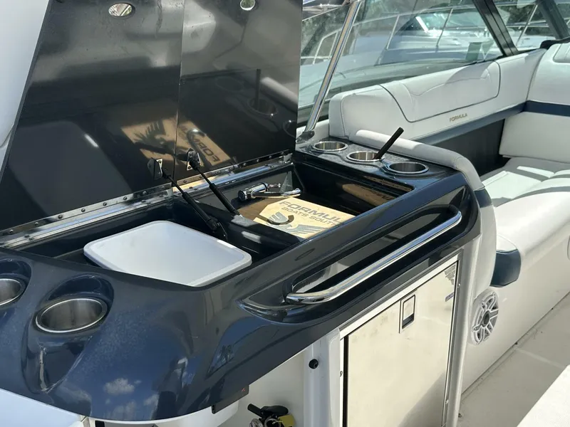 Slide: The Image of Formula 350 Crossover Bowrider OB 2021 - 15