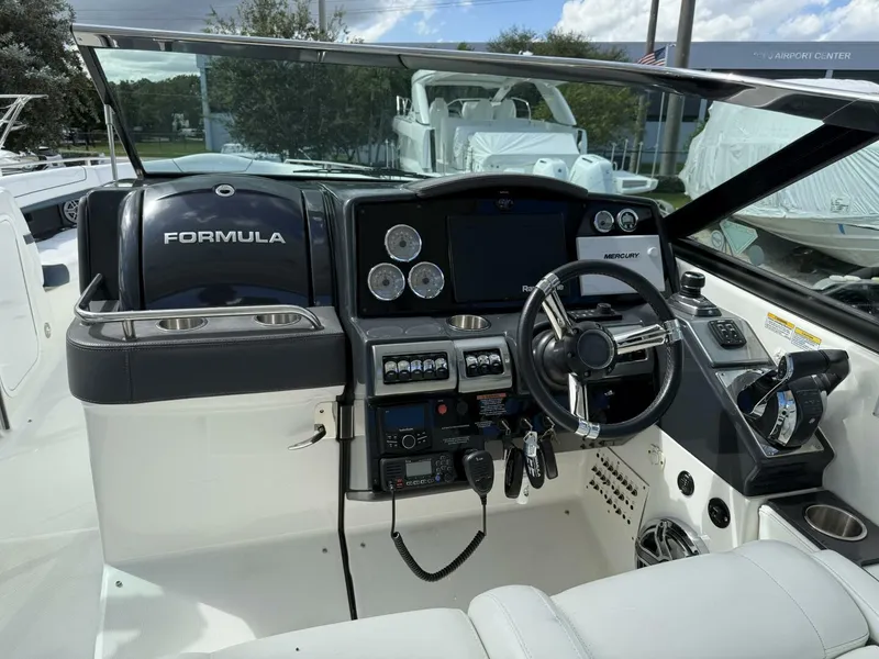 Slide: The Image of Formula 350 Crossover Bowrider OB 2021 - 18