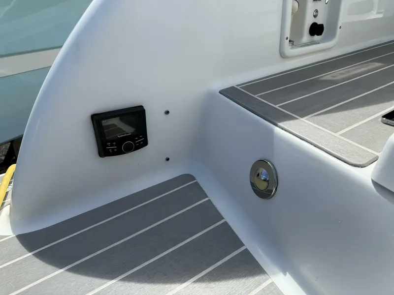 Slide: The Image of Formula 350 Crossover Bowrider OB 2021 - 30