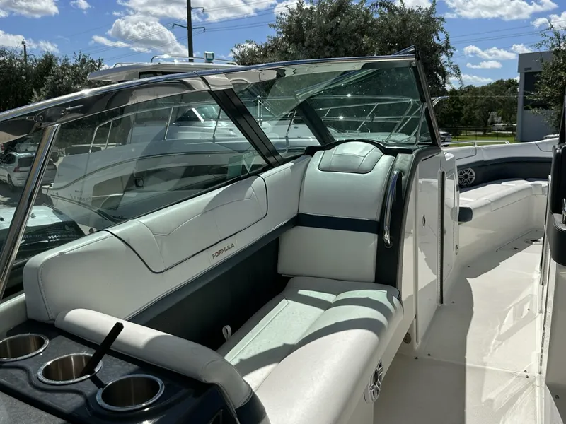 Slide: The Image of Formula 350 Crossover Bowrider OB 2021 - 8
