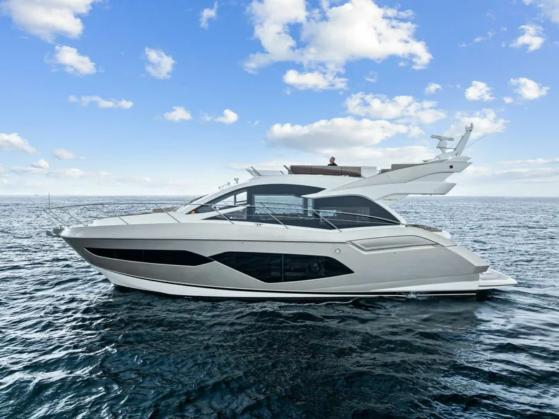 Slide: The Image of Sunseeker Manhattan 52 2020 - 11