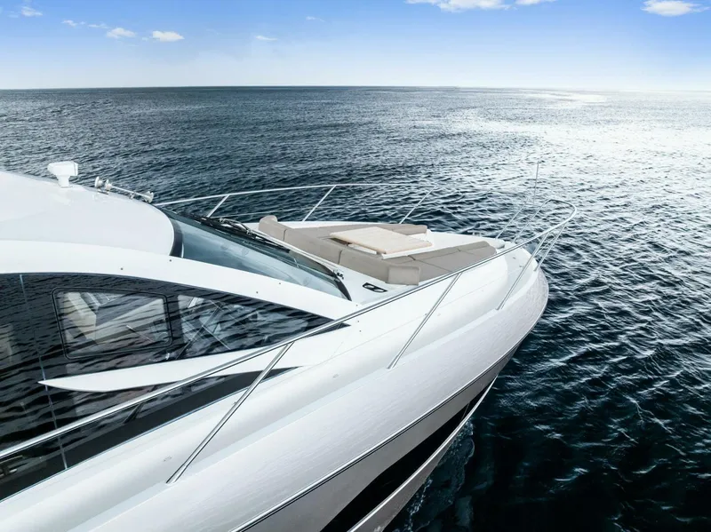 Slide: The Image of Sunseeker Manhattan 52 2020 - 15