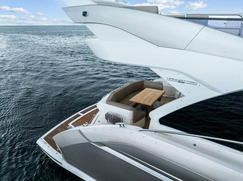 Slide: The Image of Sunseeker Manhattan 52 2020 - 16